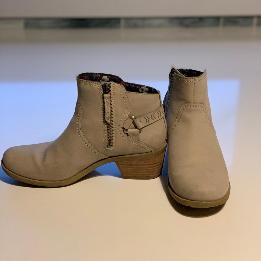 Teva boots